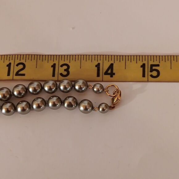 Bundle of High Quality Faux Pearls and Earrings - Picture 11 of 11